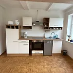 Im Erdgeschoss Mit Balkon Und Parkplatz Apartment *