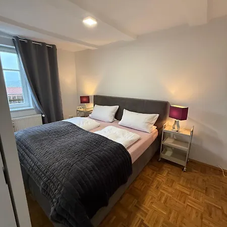 Apartment Im Erdgeschoss Mit Balkon Und Parkplatz
