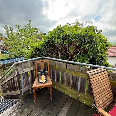 Im Erdgeschoss Mit Balkon Und Parkplatz 아파트