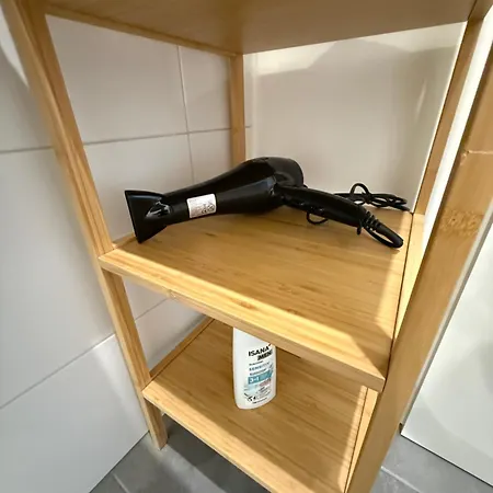 Im Erdgeschoss Mit Balkon Und Parkplatz